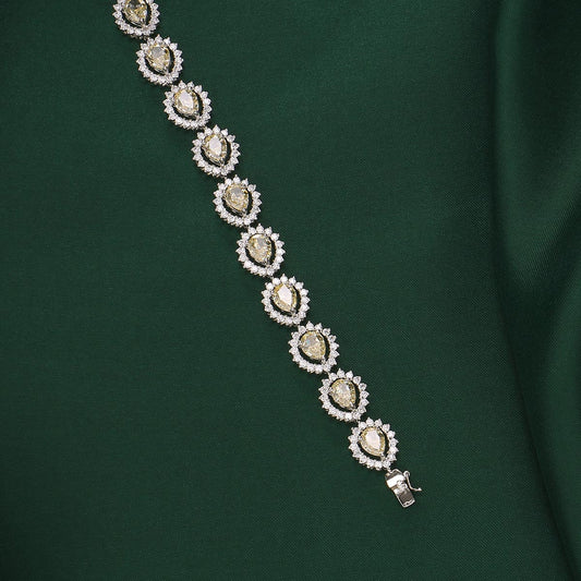 Sparkling Chain Type Bracelet