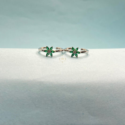 Sparkling Silver Flower Toe Ring