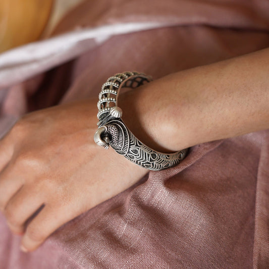 Teejh Aishay Silver Oxidised Bangle