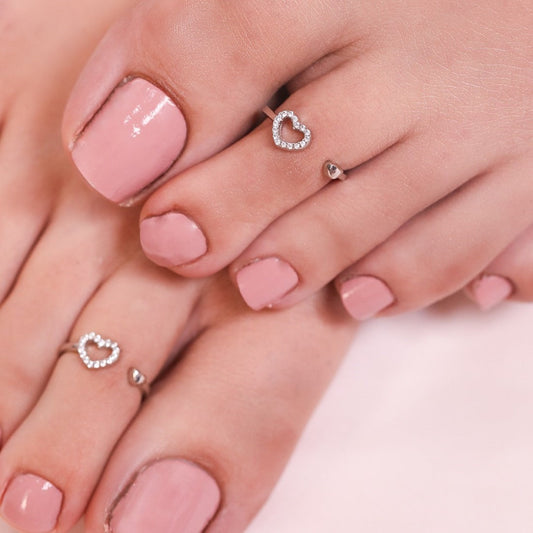 Woman's toes wearing an adjustable heart 925 Sterling Silver toe ring. Silver jewelry for women. – Zavya