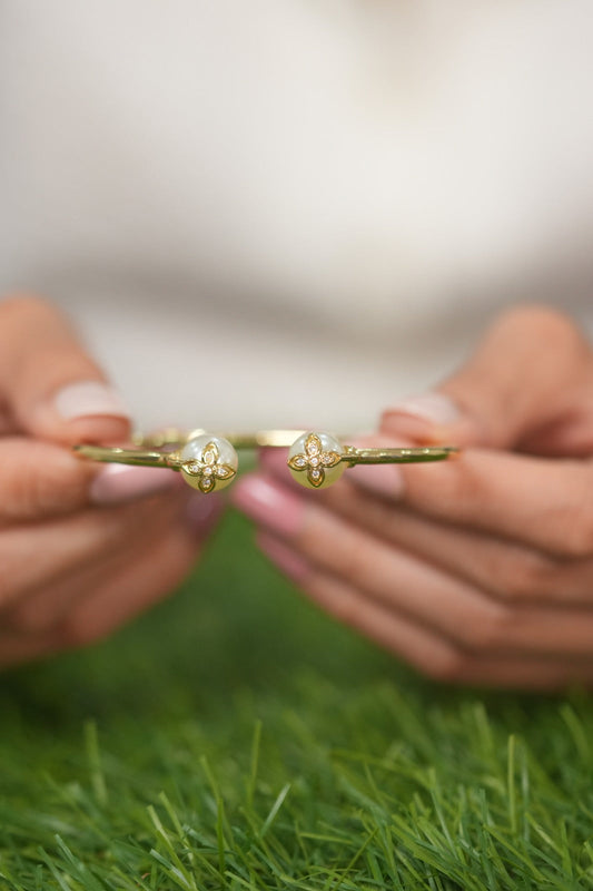 Floral Diamond On Pearl Western Party Wear Gold Twistable Bracelet