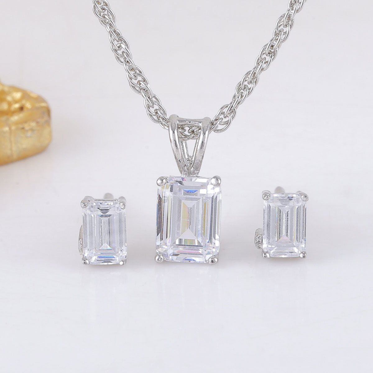 Una Pendant Set