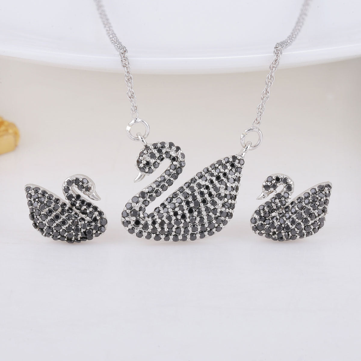 Black Swan Pendant Set
