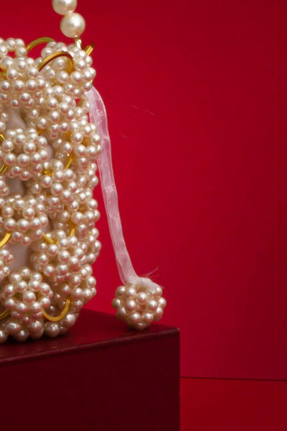 AMYRA - Leila Offwhite Pearl Ring Bucket Bag