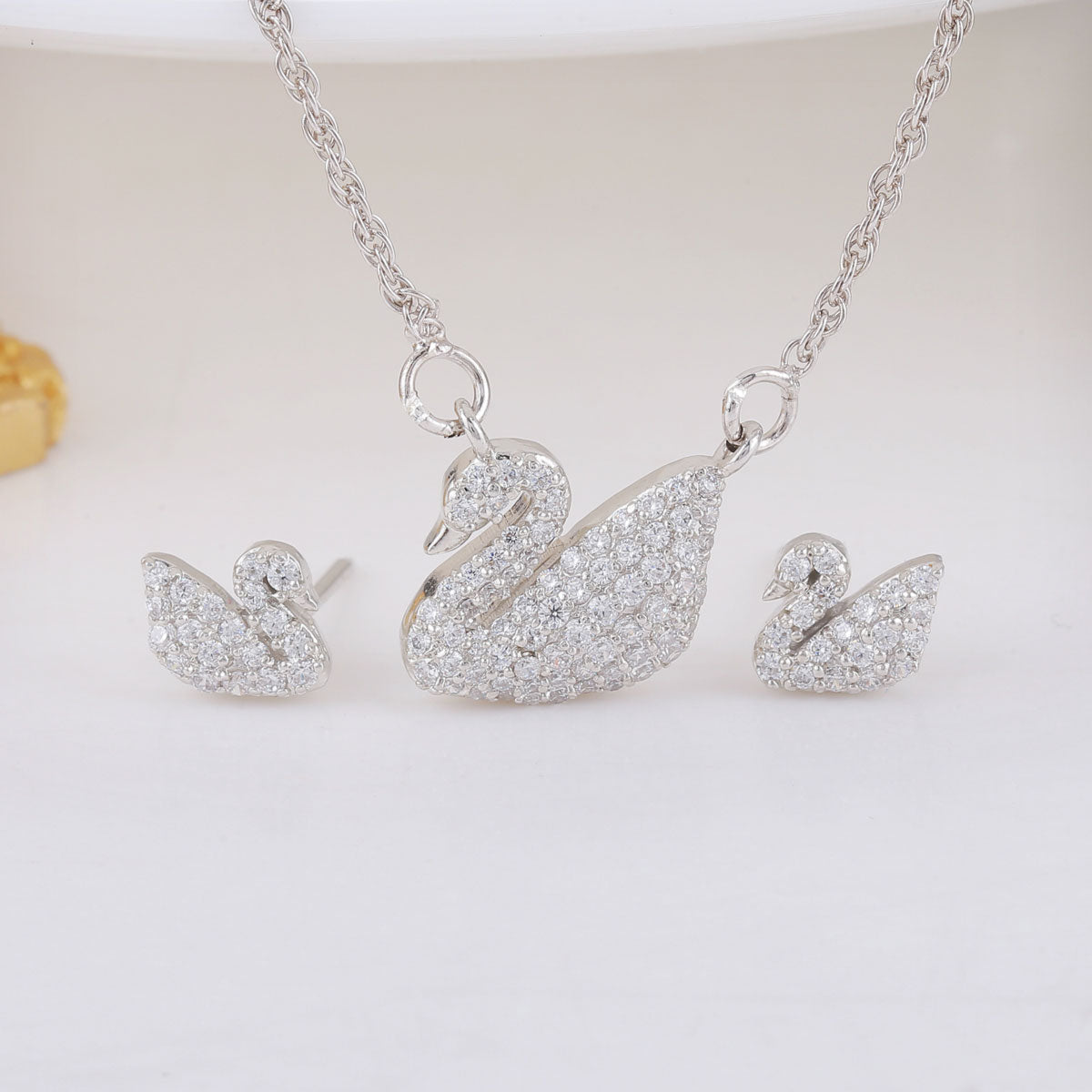 Lil Swan Pendant Set