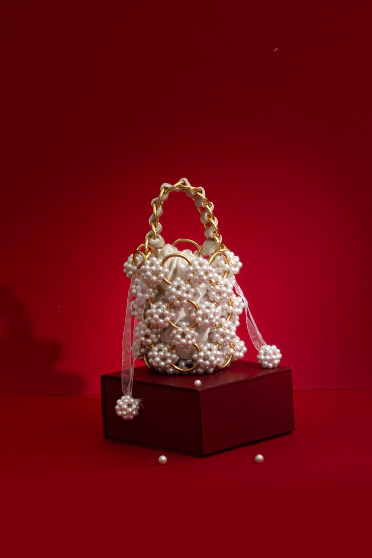 AMYRA - Leila Pearl Gold Ring Bucket bag