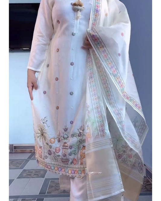 Elegant Off-White Embroidered Kurta Set with Dupatta – Premium Ethnic Wear for Women