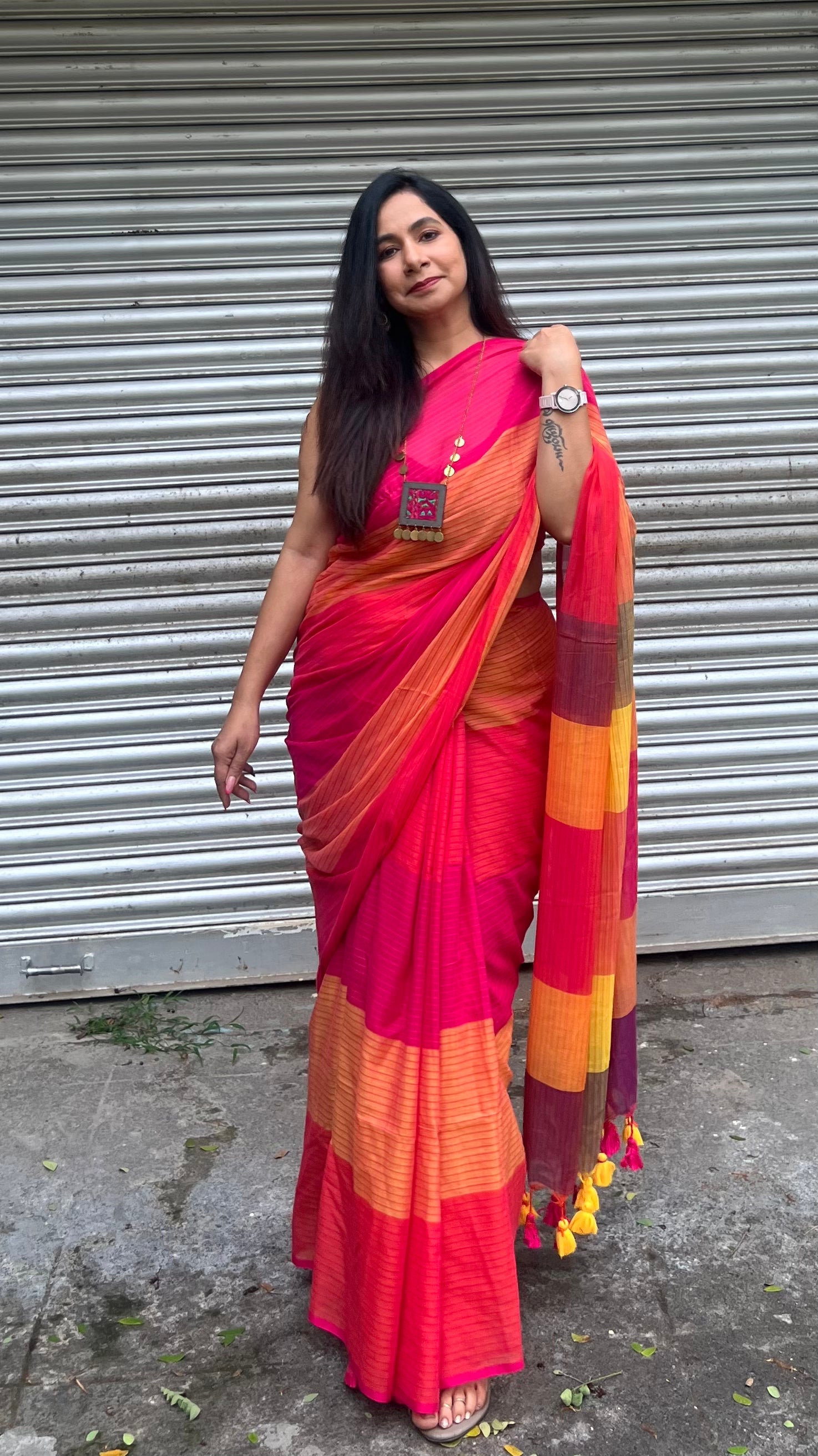Mul Cotton Saree With Red Rainbow Threads