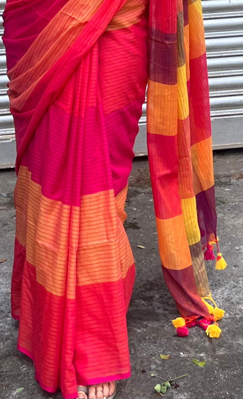 Mul Cotton Saree With Red Rainbow Threads