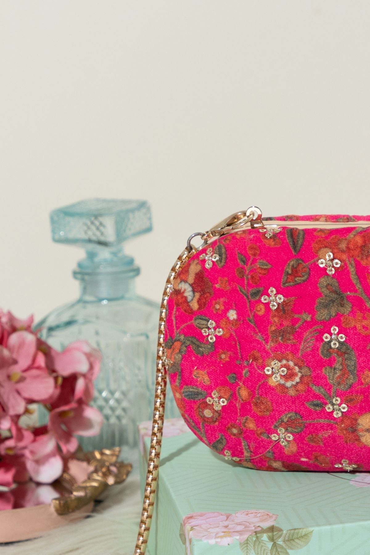 AMYRA - Eva Capsule Clutch- Pink