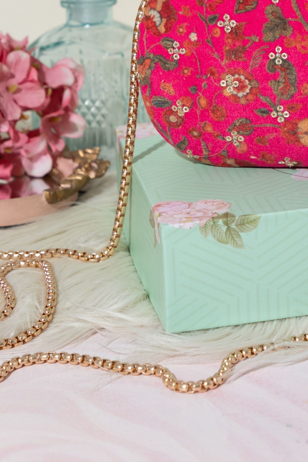 AMYRA - Eva Capsule Clutch- Pink