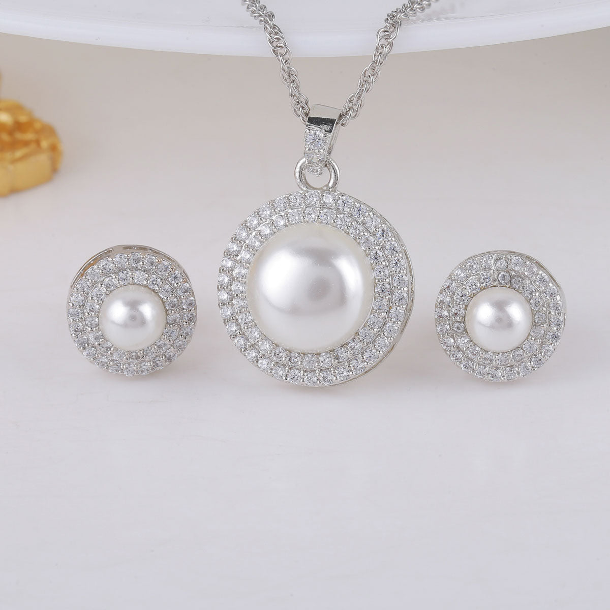 Calista Pendant Set