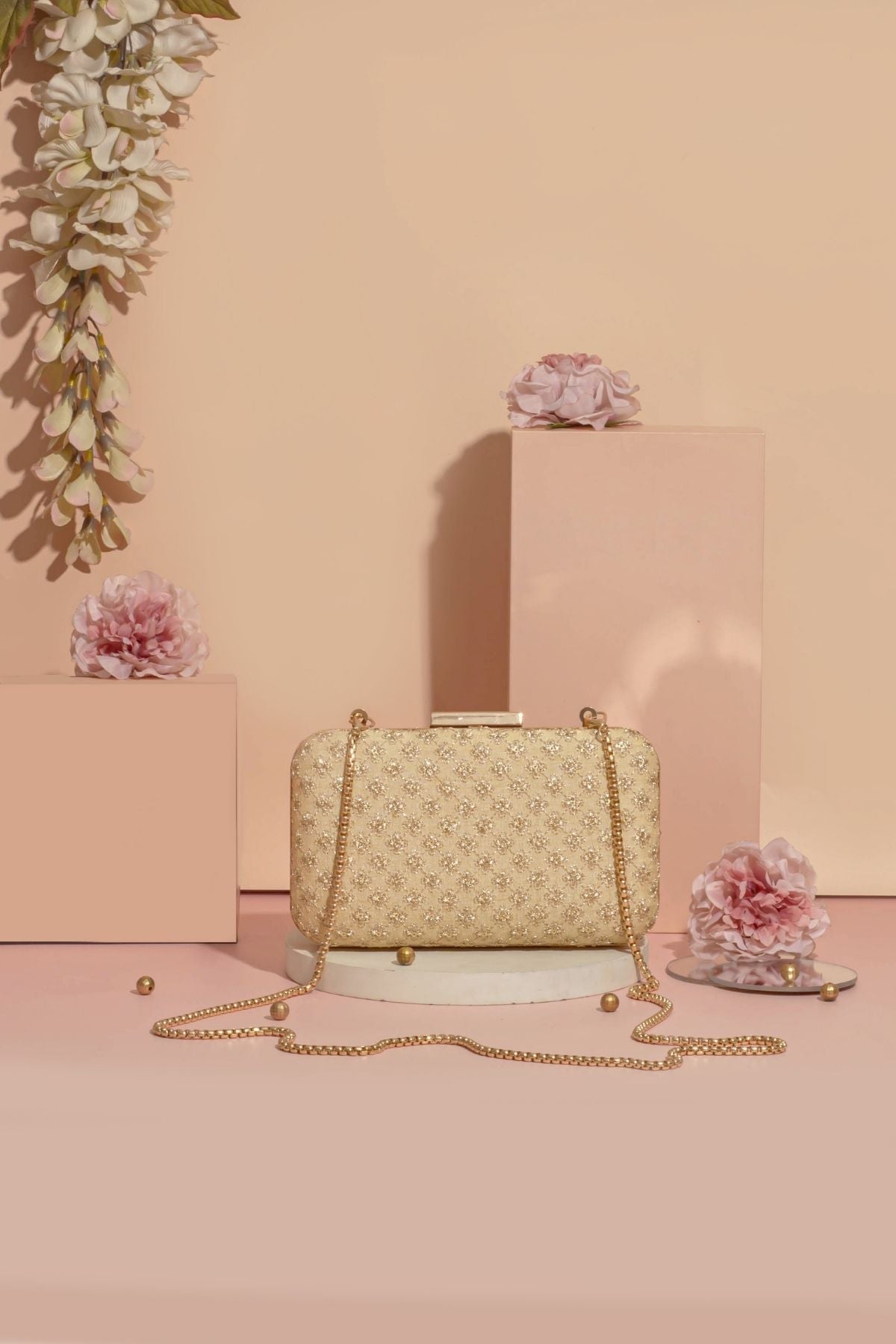 AMYRA - Inaya box clutch- Gold