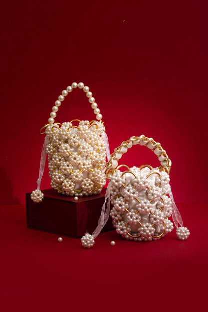 AMYRA - Leila Offwhite Pearl Ring Bucket Bag