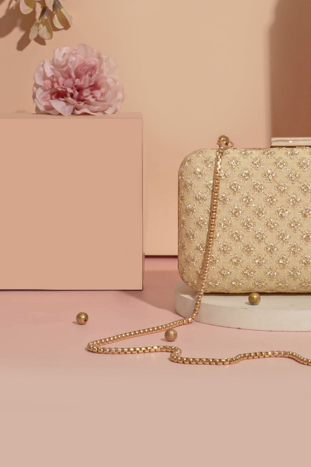 AMYRA - Inaya box clutch- Gold