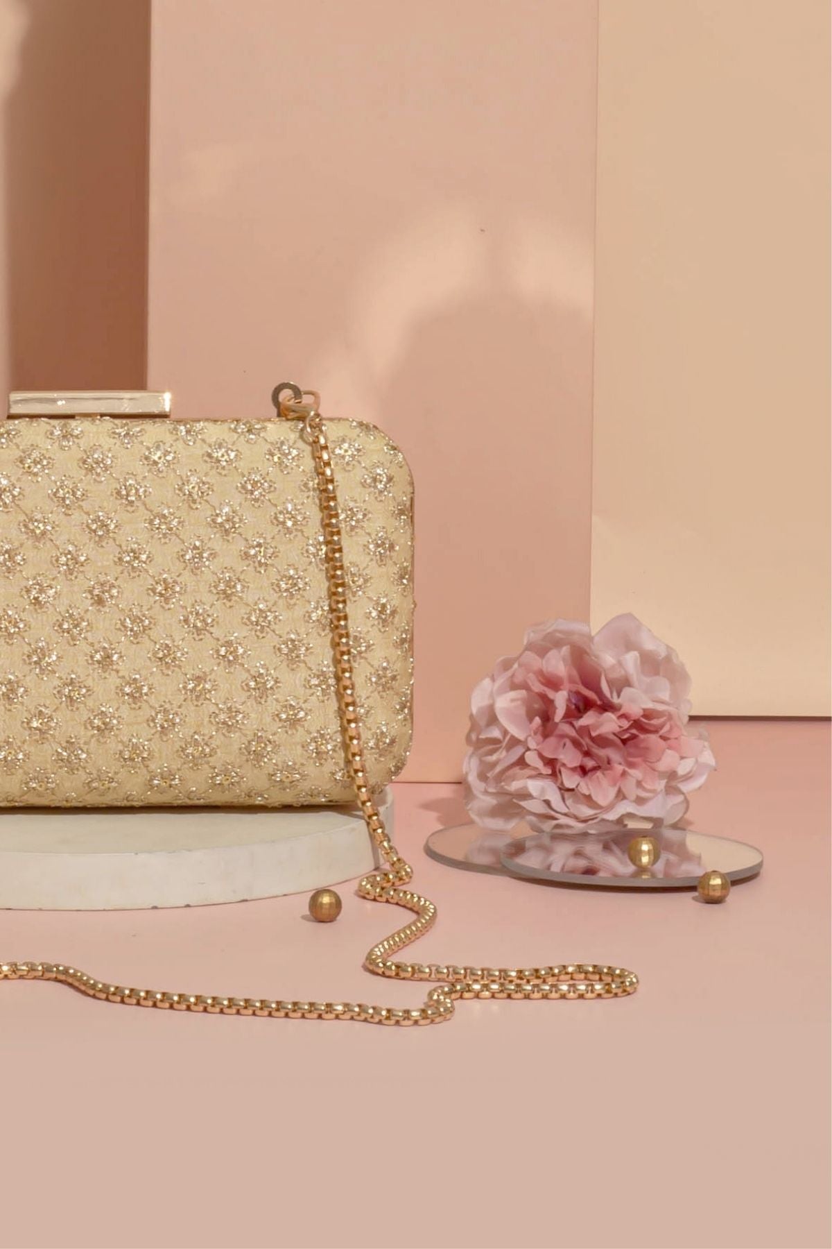 AMYRA - Inaya box clutch- Gold