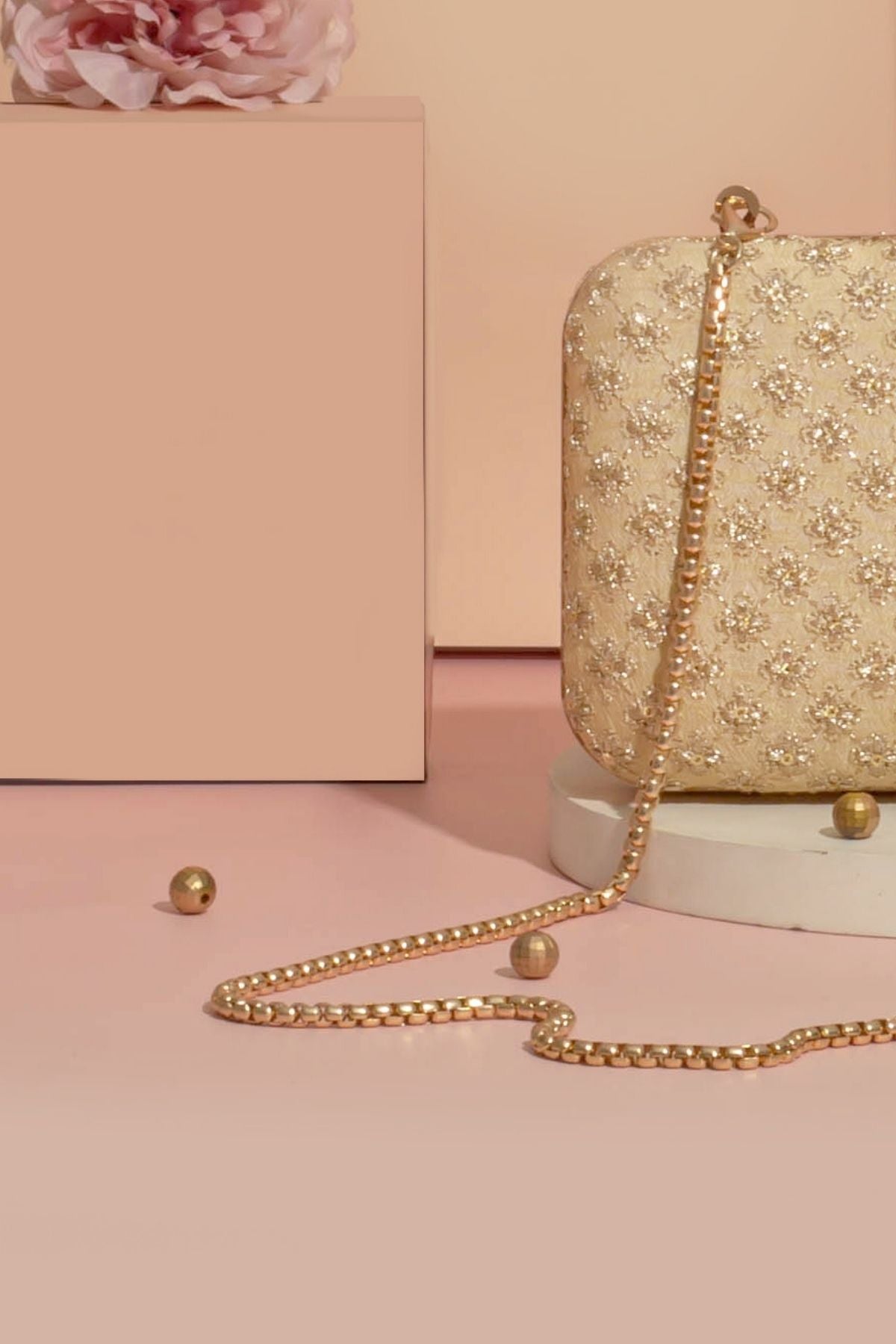 AMYRA - Inaya box clutch- Gold