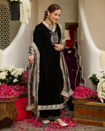 Ehan Black Embroidered Velvet Suit Set