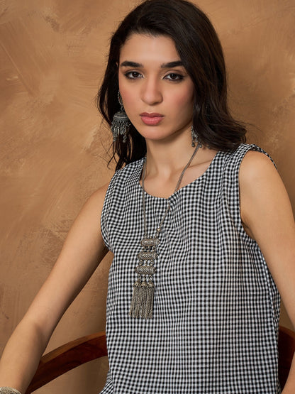 Black Small Check Sleeveless Top
