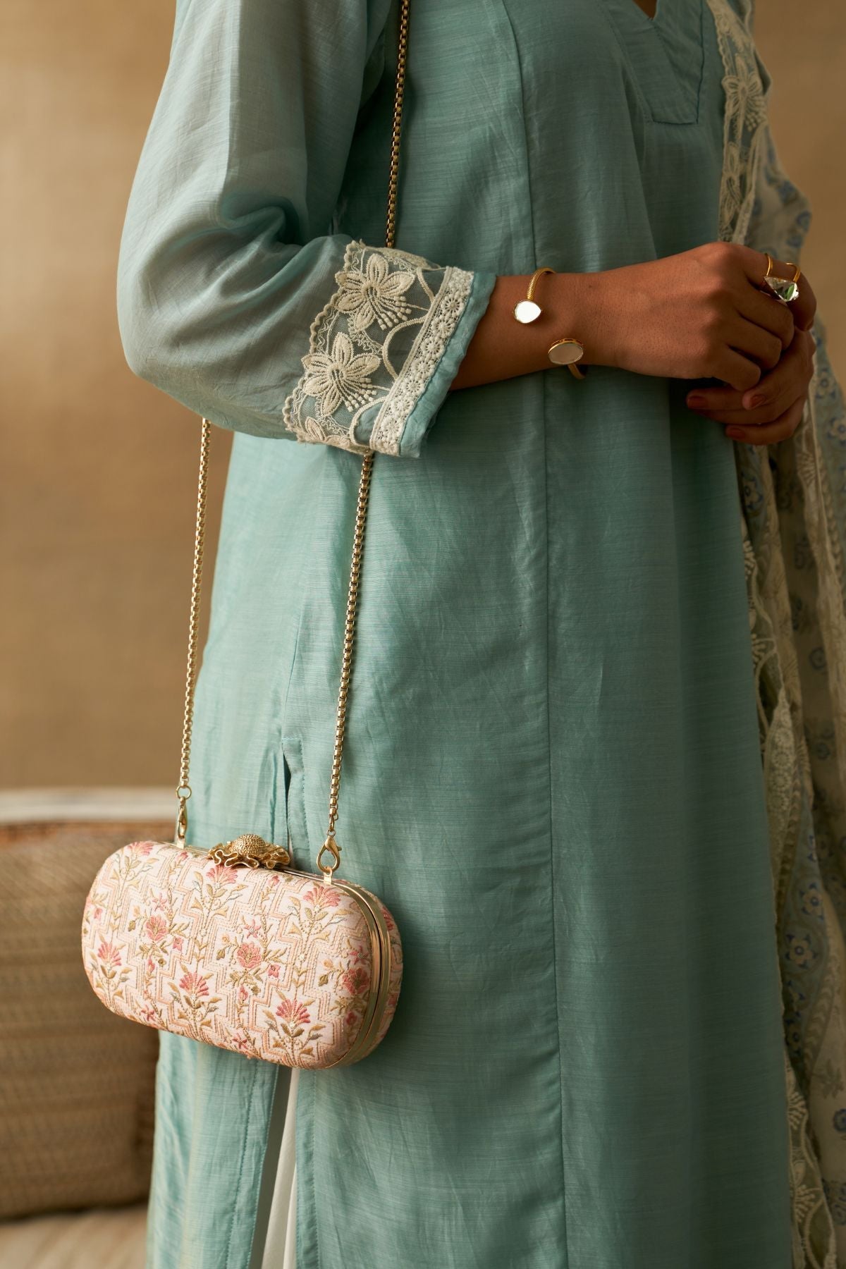 AMYRA - Mogra Capsule Clutch - Baby pink