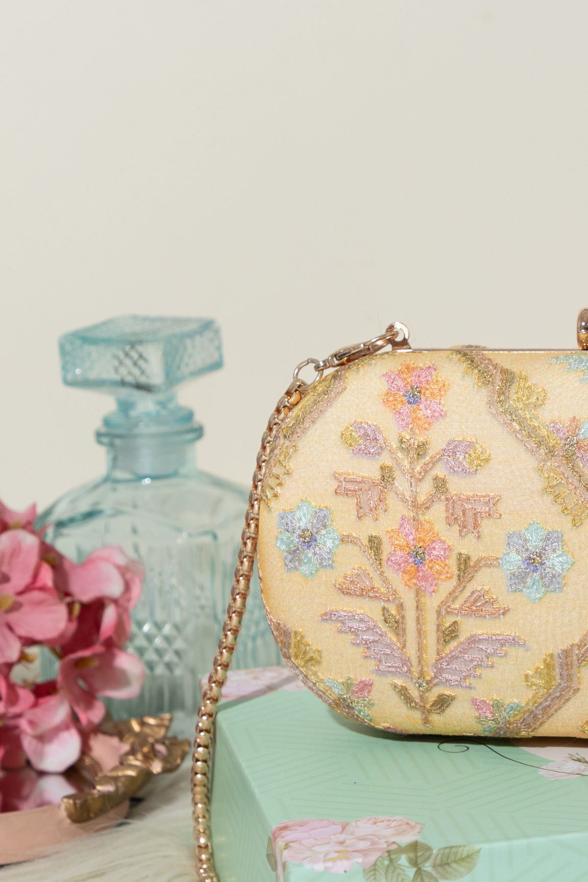AMYRA - Avira capsule clutch- Yellow