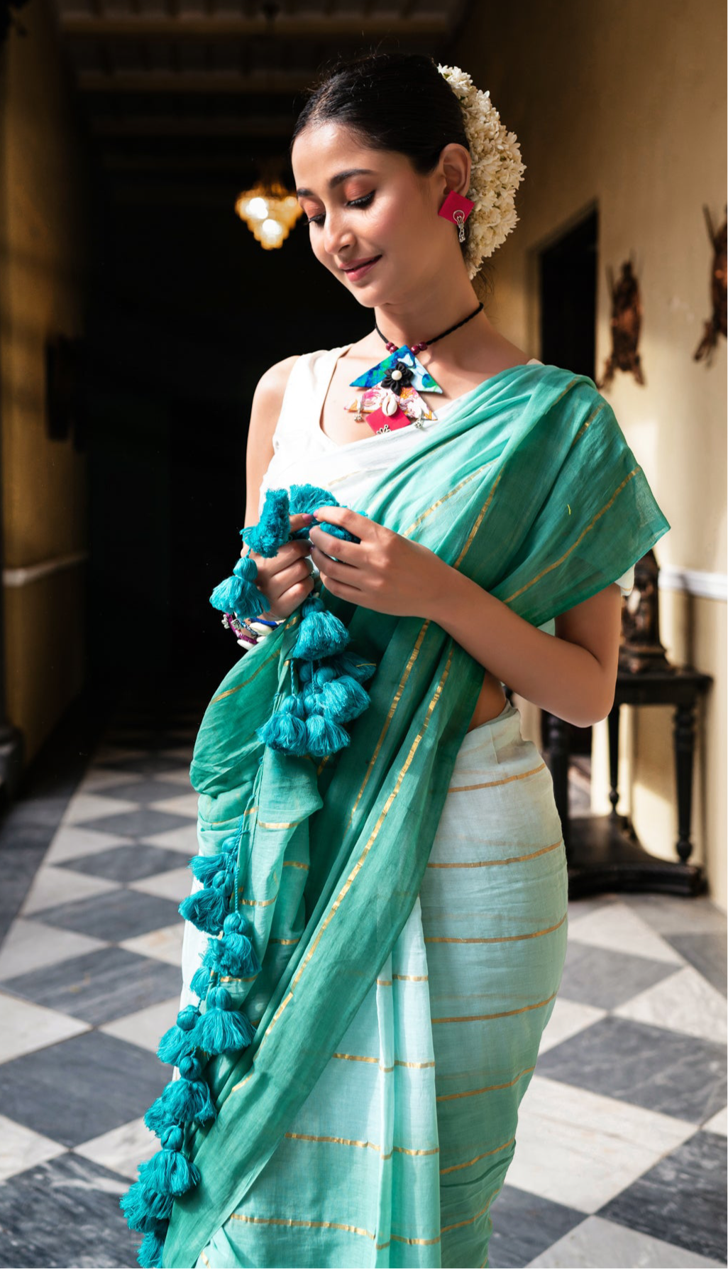 Mul Cotton Saree With Green Ombre Tones Zari