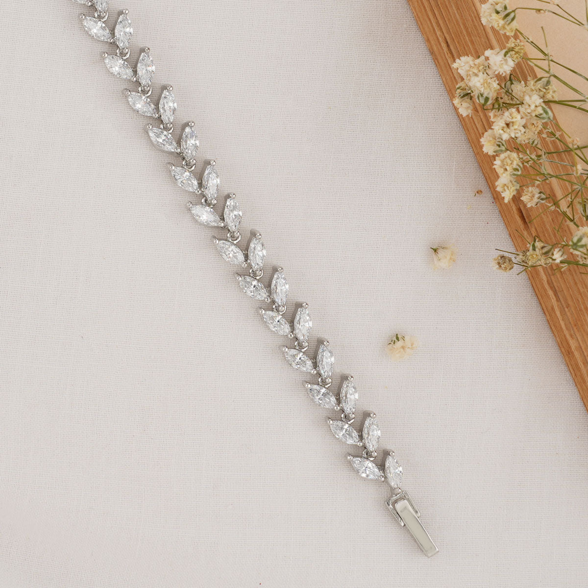 Leafy Shine Bracelet