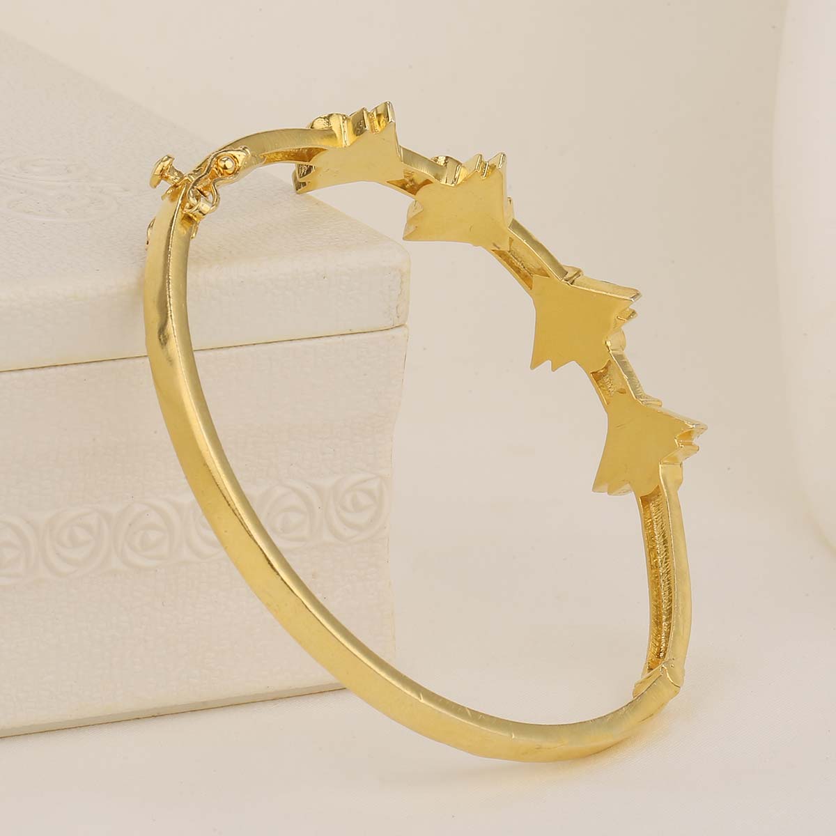 Trendy Look Kundan Bracelet