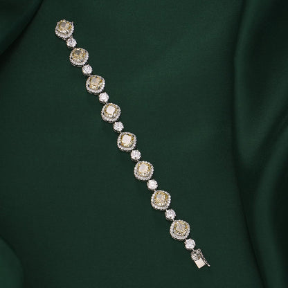 Gleaming Chain Type Bracelet