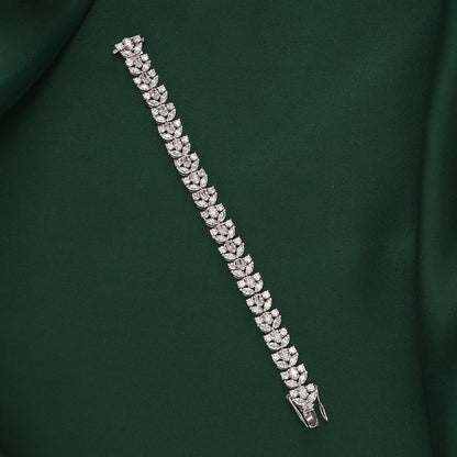 Gleaming Chain Type Bracelet