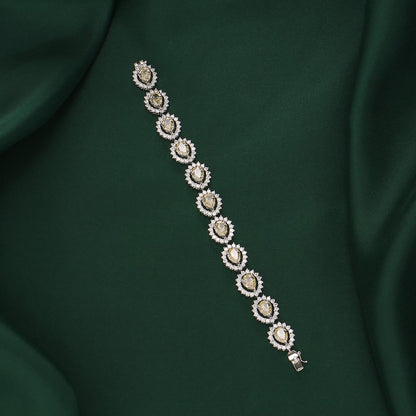 Sparkling Chain Type Bracelet