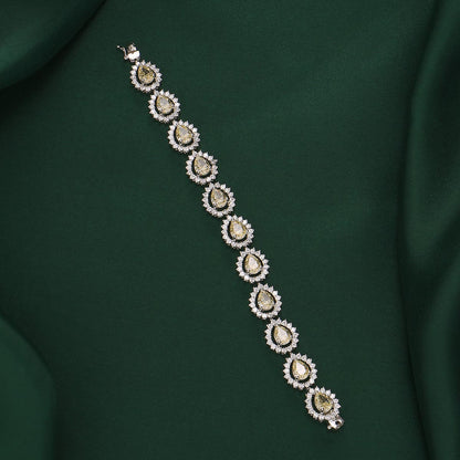 Sparkling Chain Type Bracelet