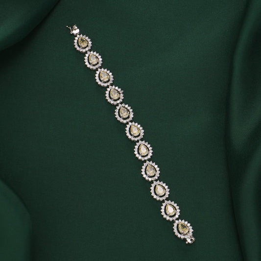 Sparkling Chain Type Bracelet