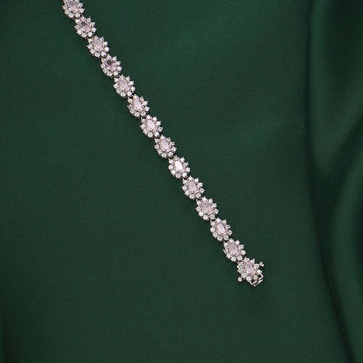 Lihanikha Chain Type Bracelet