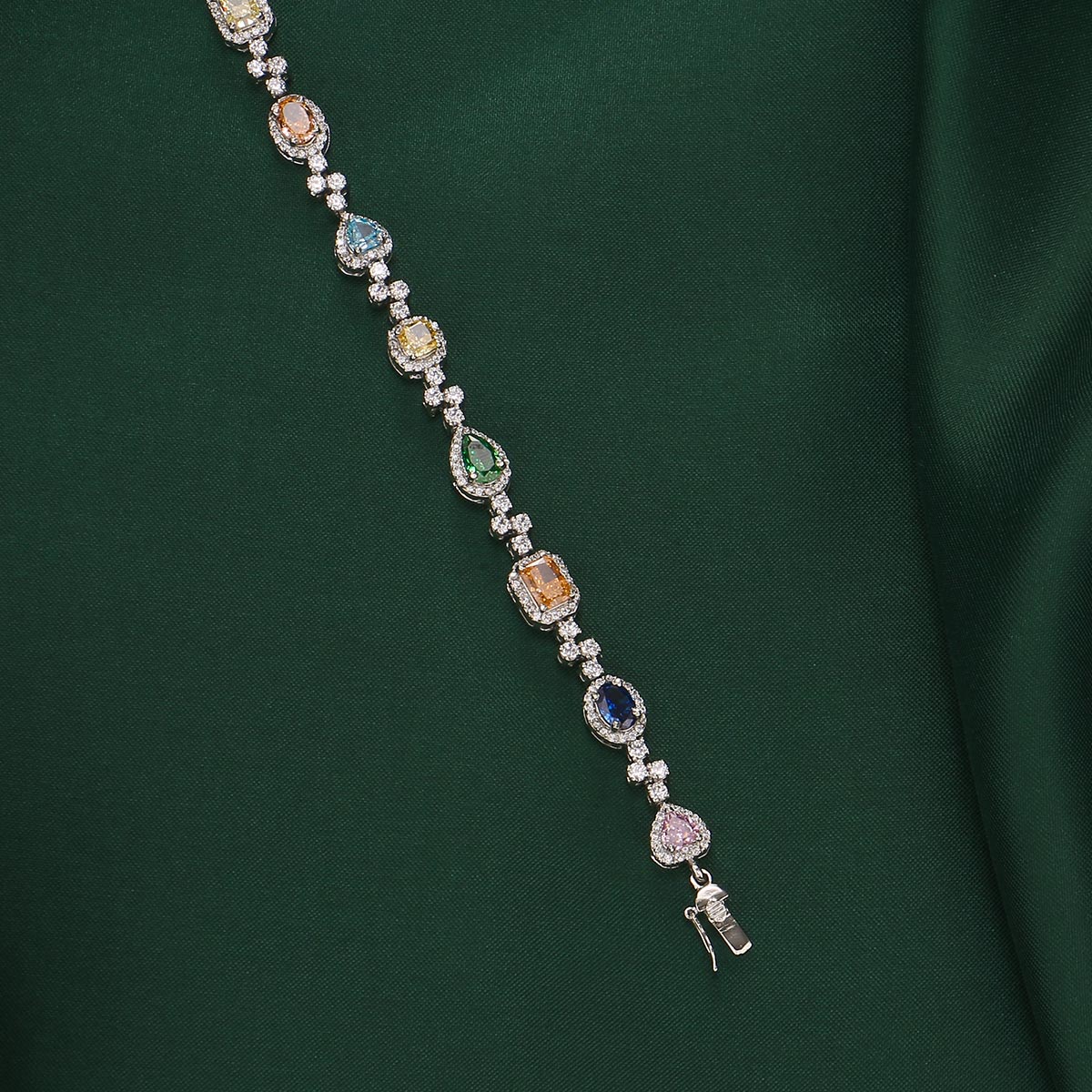 Janavi Chain Type Bracelet