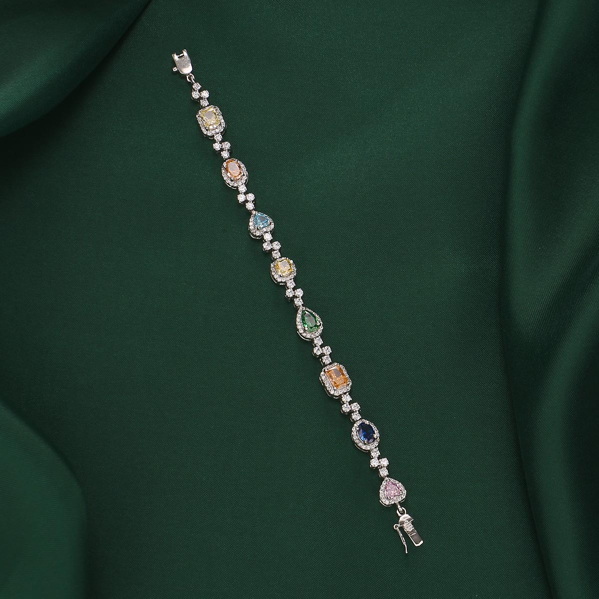 Janavi Chain Type Bracelet