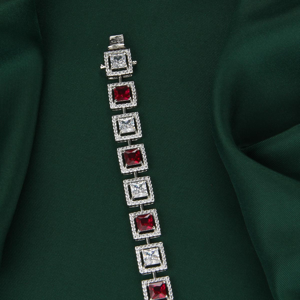 Cathrine Chain Type Bracelet