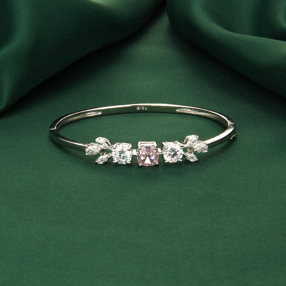 Wavering Bracelet