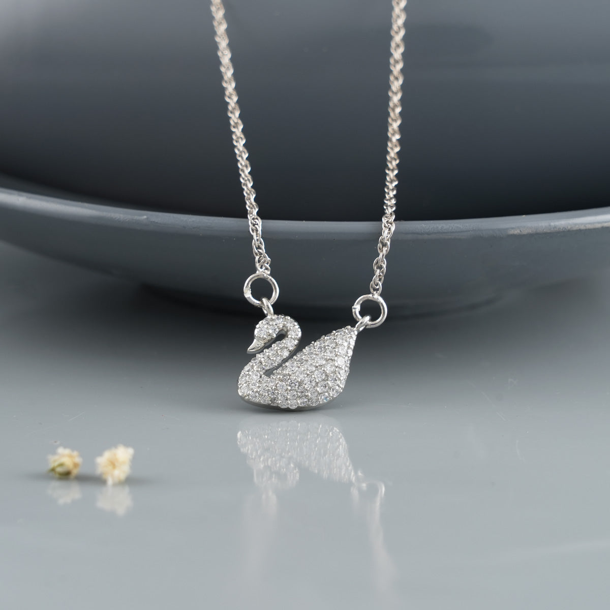 Lil Swan Pendant Set