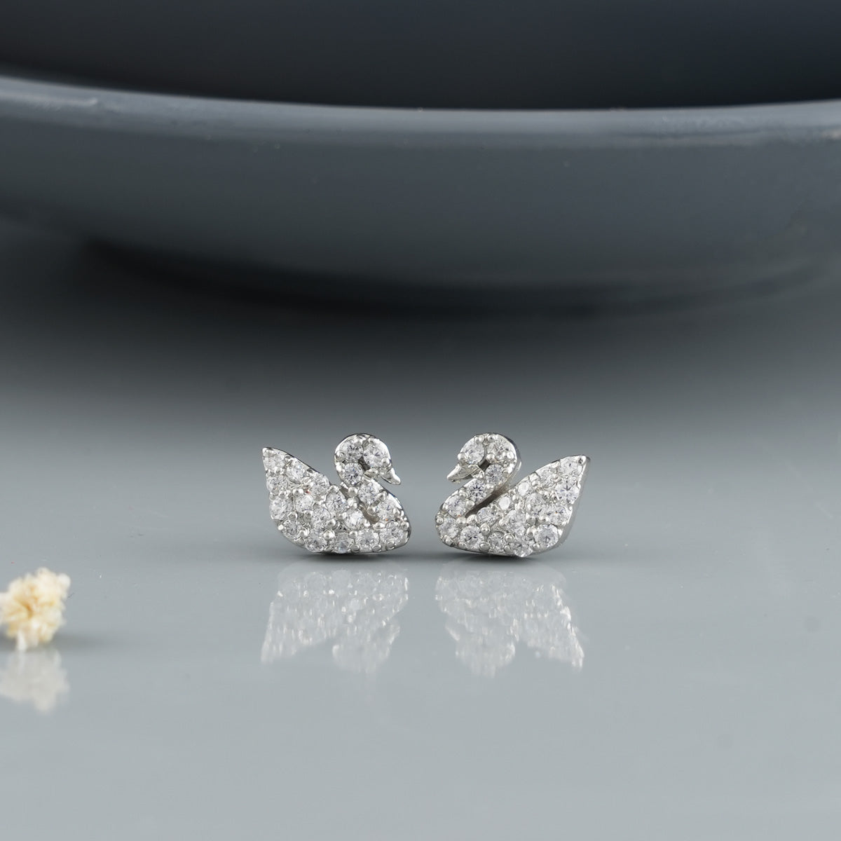 Lil Swan Pendant Set