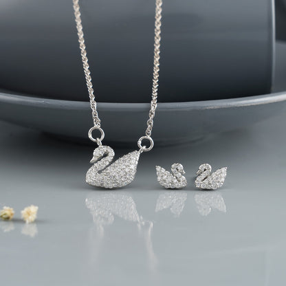 Lil Swan Pendant Set