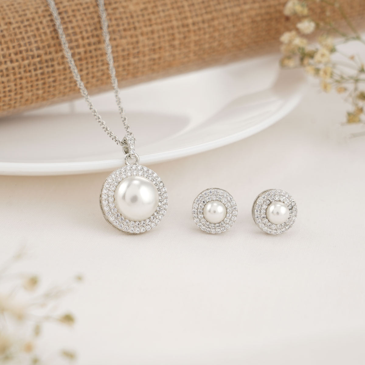 Calista Pendant Set