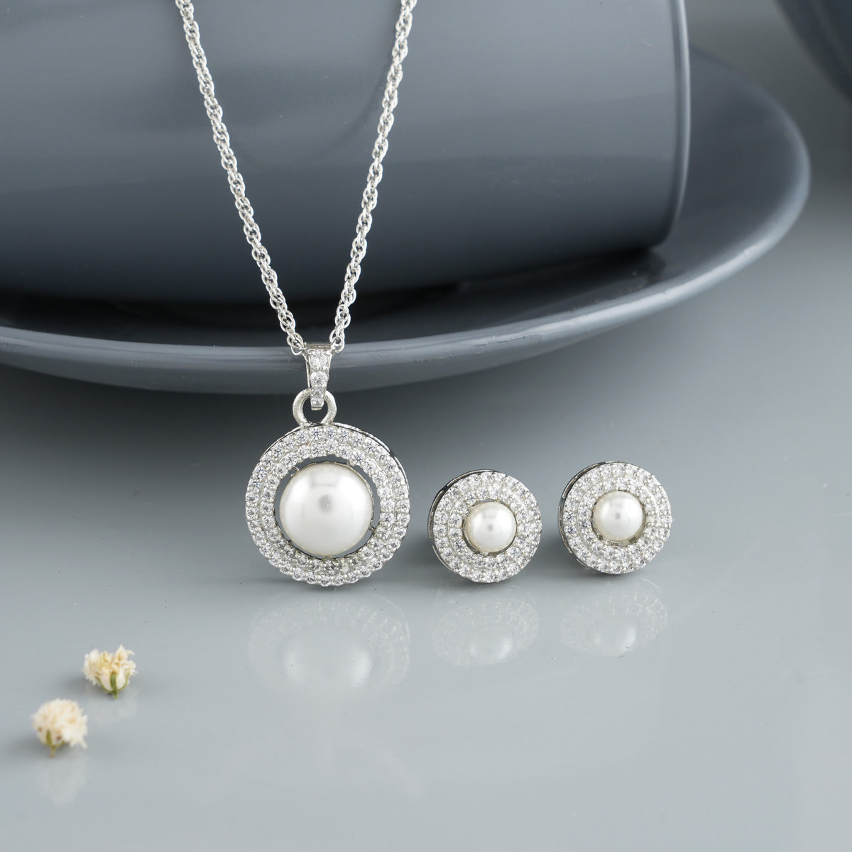 Calista Pendant Set