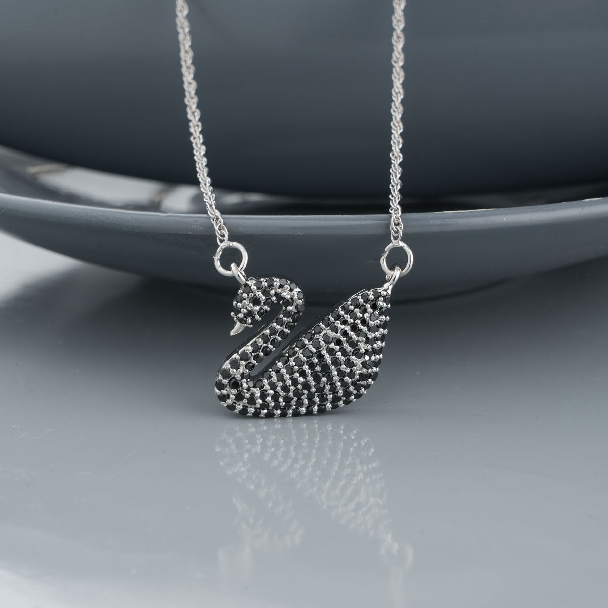 Black Swan Pendant Set