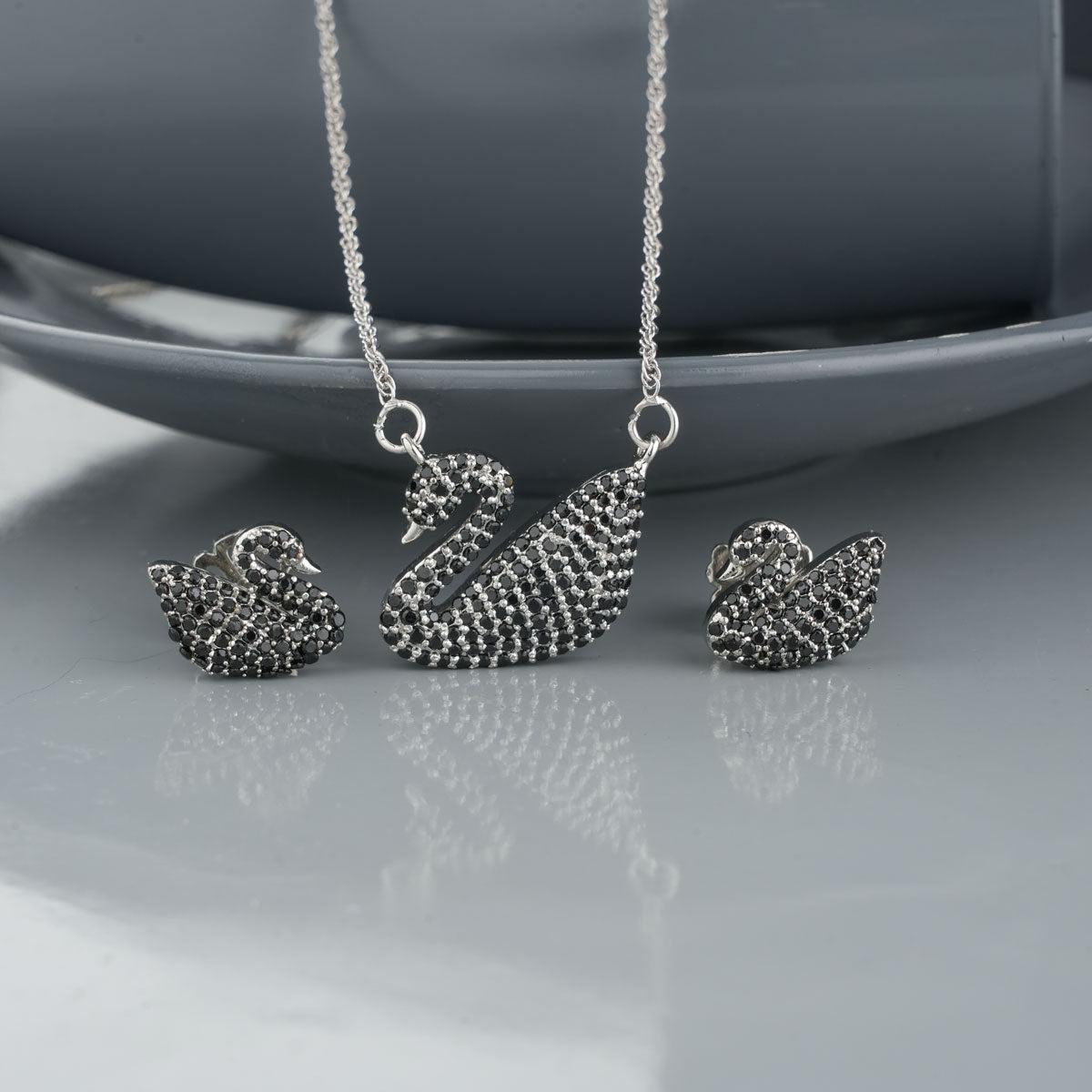 Black Swan Pendant Set