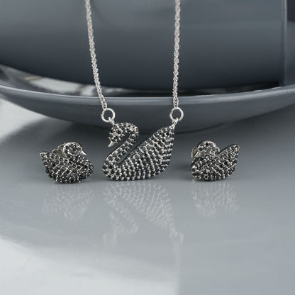 Black Swan Pendant Set