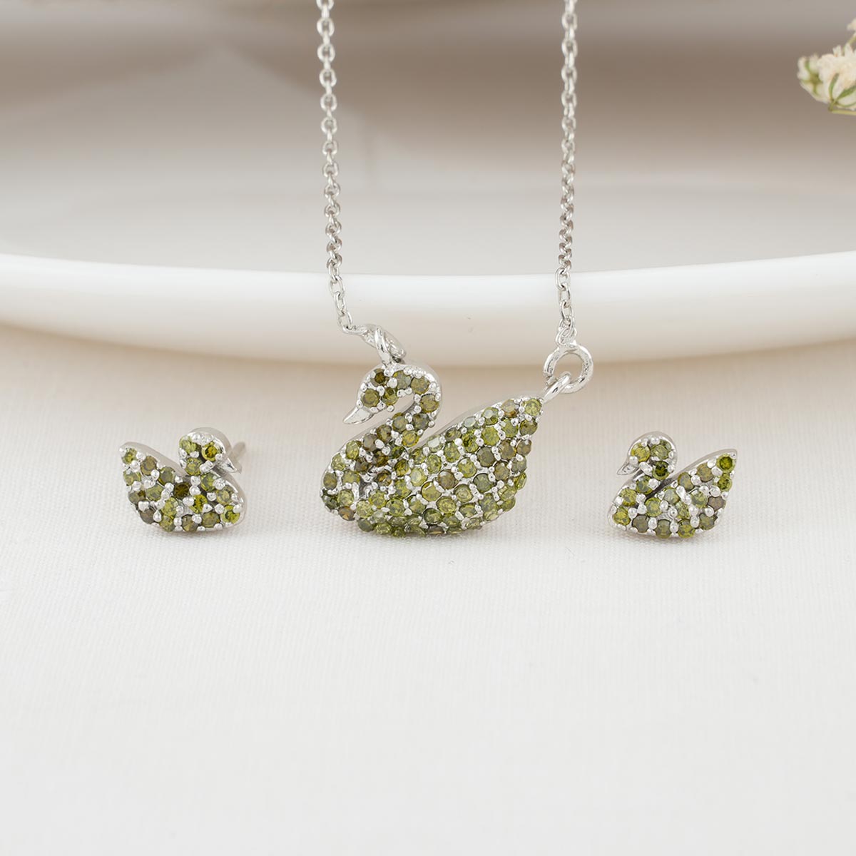 Cygnets Pendant Set