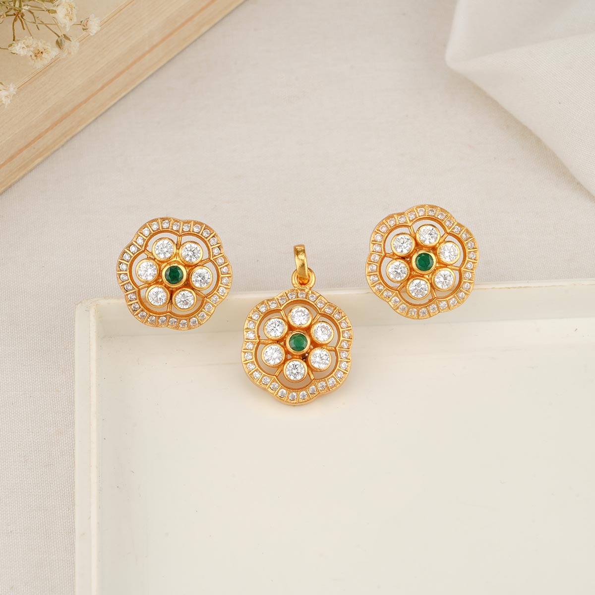 Yashiba Stone Pendant Set