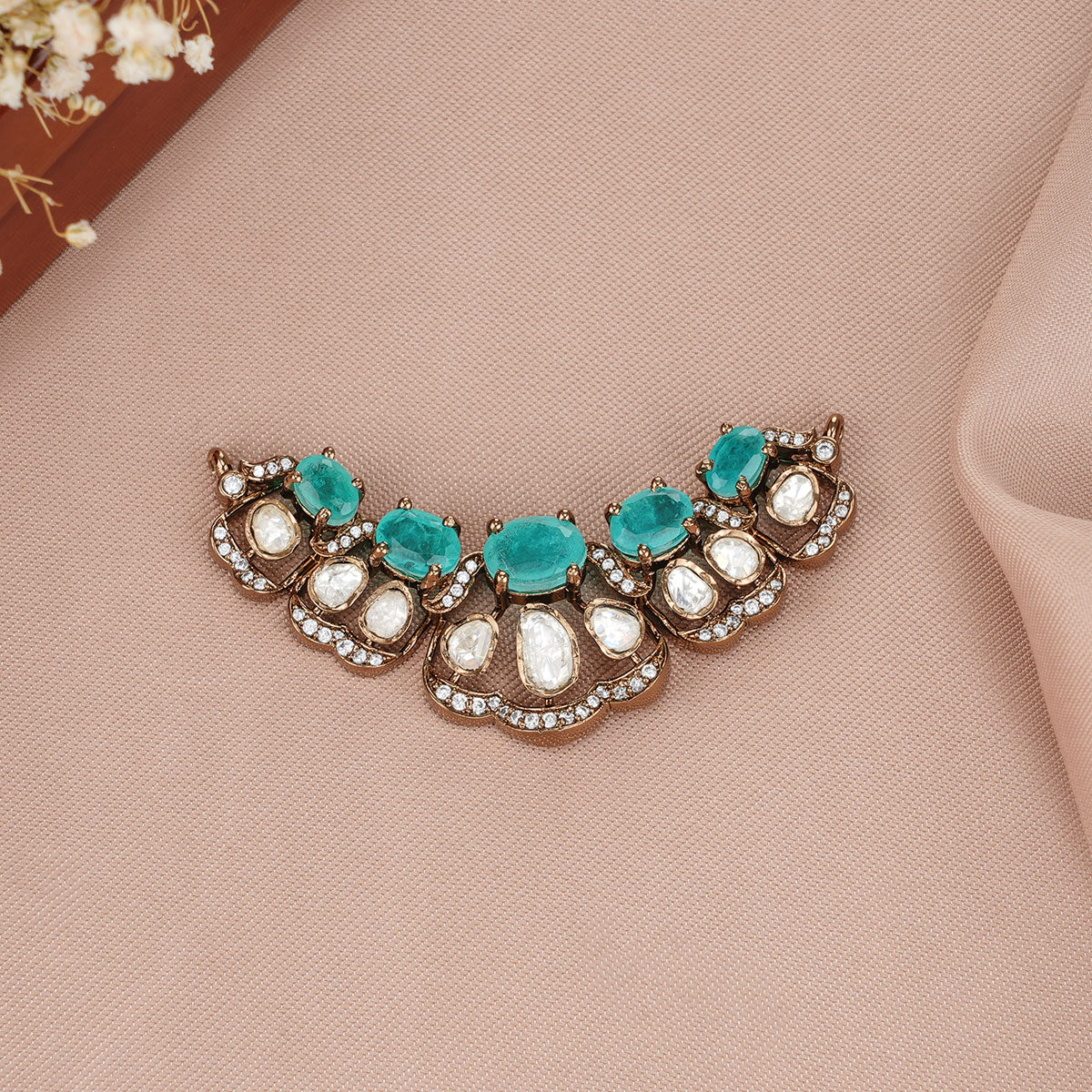 Smithaa Victorian Pendant Set