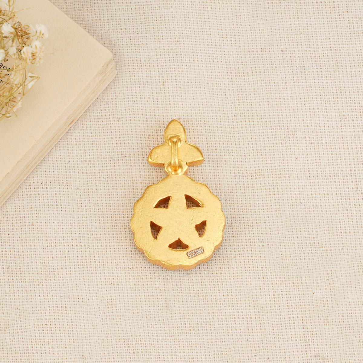 Attractive Pendant